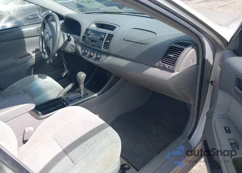 2004 Toyota Camry Le из США, поврежденный, VIN 4T1BE32KX4U850156